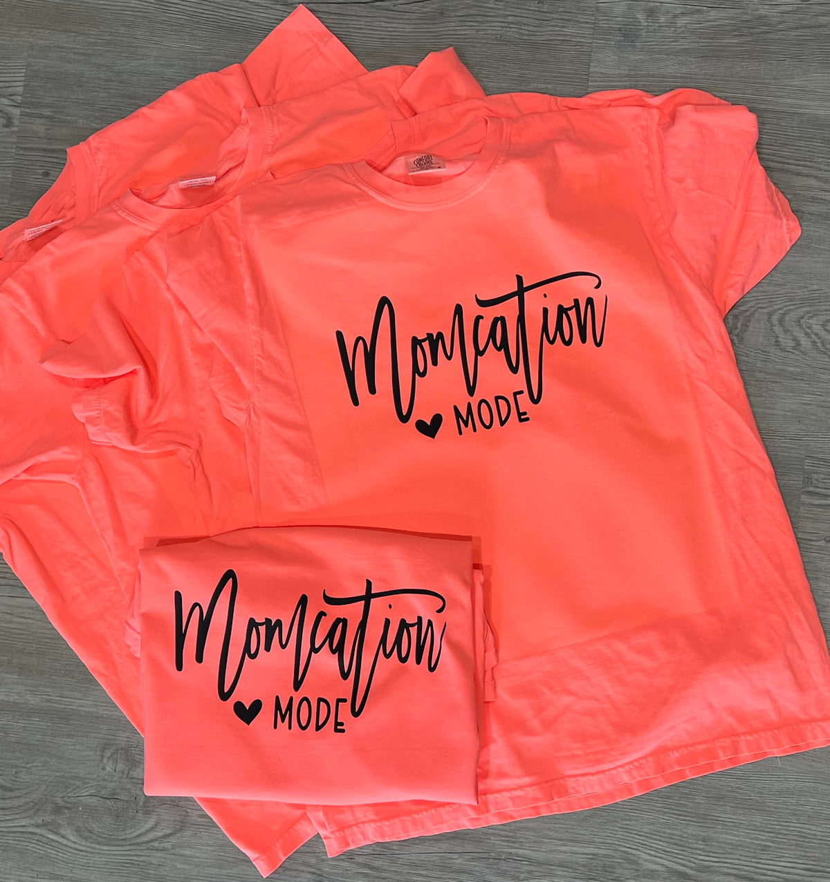 Momcation Mode graphic shirt